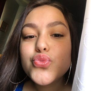 Meet your Posher, Mia